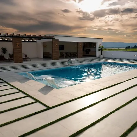 Golden View Sauna & *