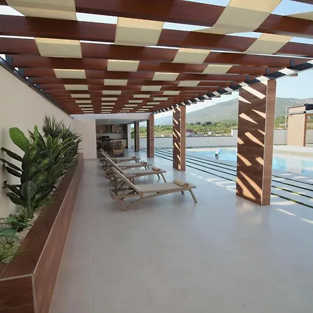 Golden View Sauna & Villa *