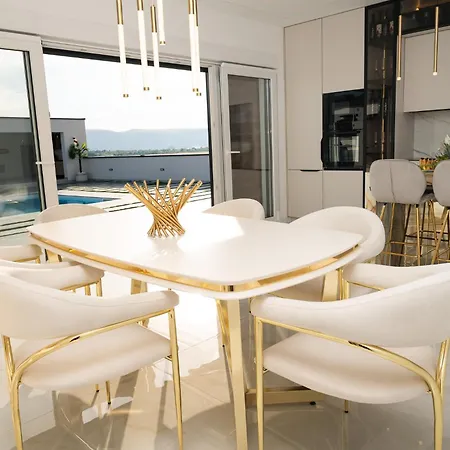 Villa Golden View Sauna & *