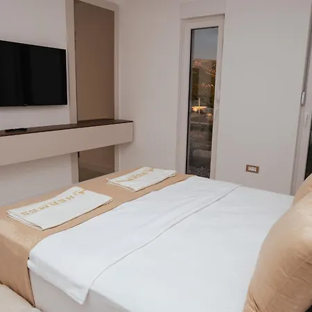 Golden View Sauna & Villa *