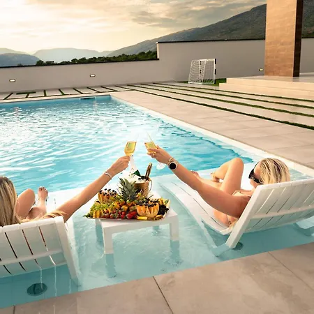 Golden View Sauna & Villa *