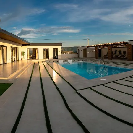 Villa Golden View Sauna & *