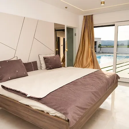 Golden View Sauna & Villa *