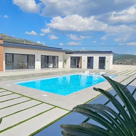 Golden View Sauna & Villa